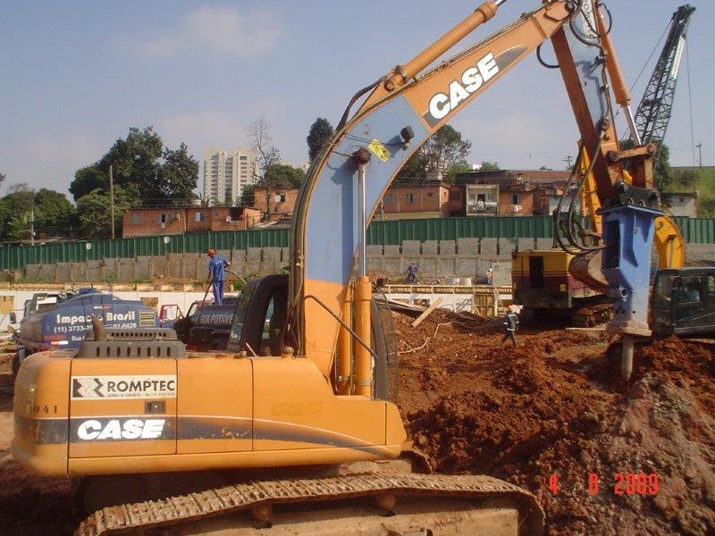 Alugar Restroescavadeira