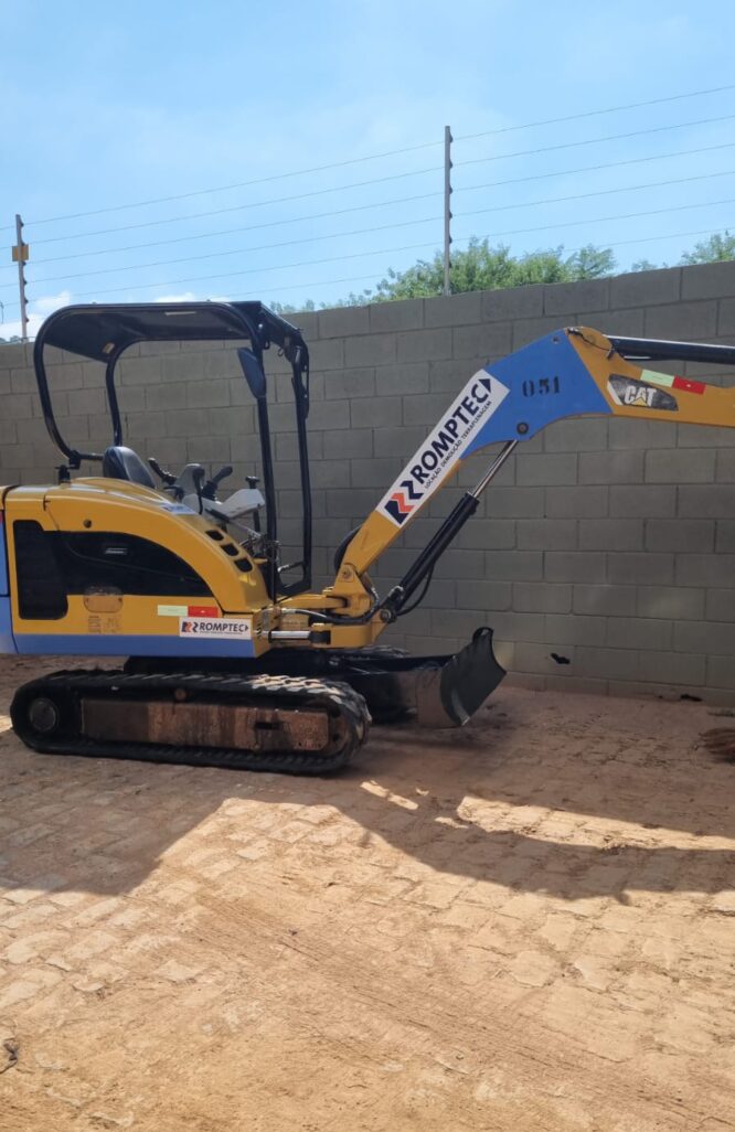 Romptec-Miniescavadeira001