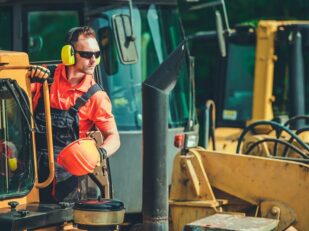 O papel dos operadores na performance das máquinas pesadas